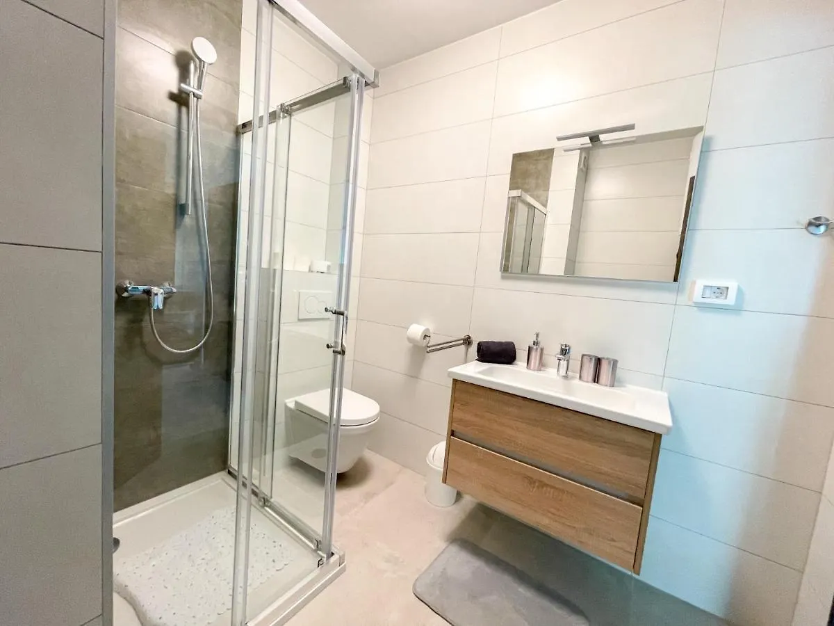 Apartment Anchora - Near Family-Friendly Beach Pjescana Uvala