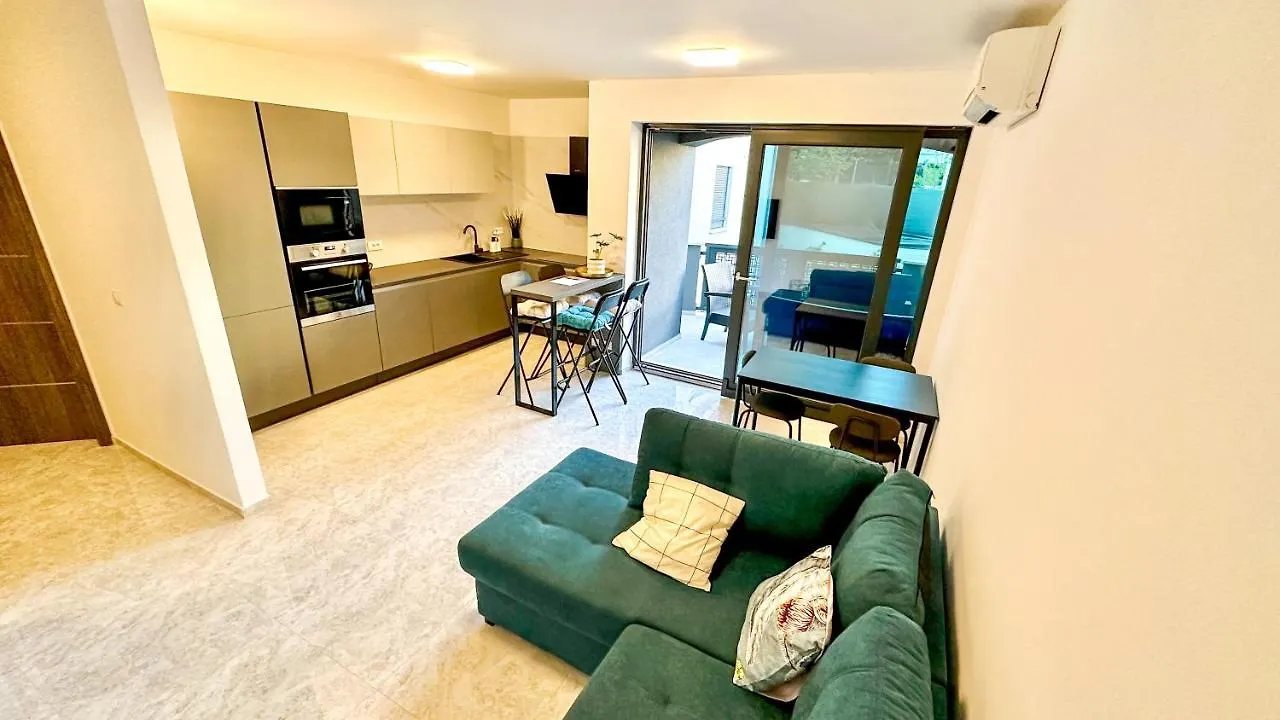 Apartment Anchora - Near Family-Friendly Beach Pjescana Uvala