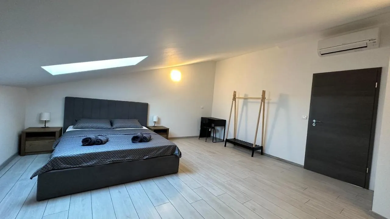 Apartment Anchora - Near Family-Friendly Beach Pjescana Uvala